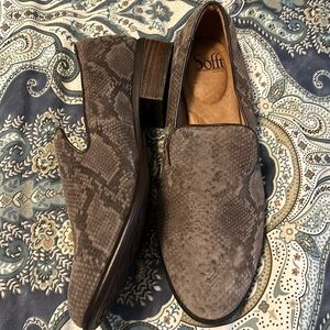 Sofft brand snakeskin print loafers sz 9.5